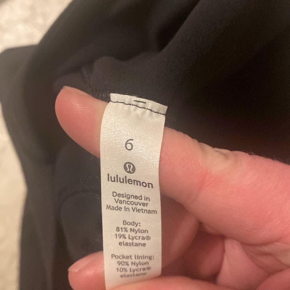 Lululemon joggers - Picture 2 of 3